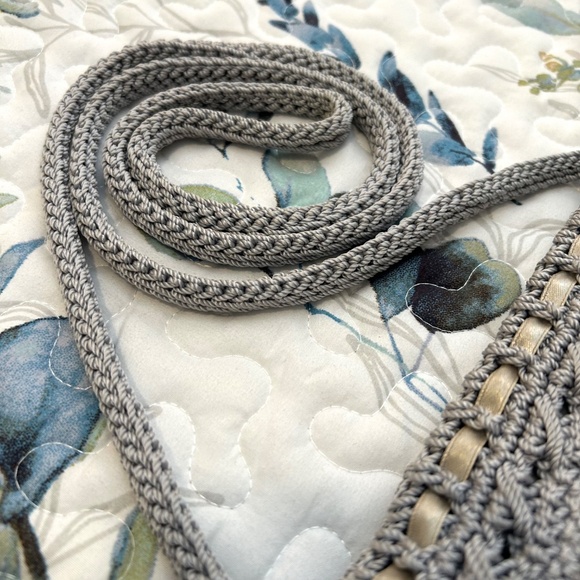 Like New The SAK Crochet Crossbody with Satin Ribbon Silver Grey Flap/Zipper - Picture 8 of 14